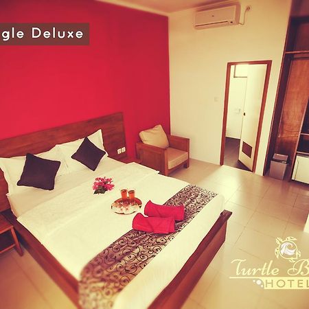 Turtle Beach Hotel Ujunggenteng Esterno foto