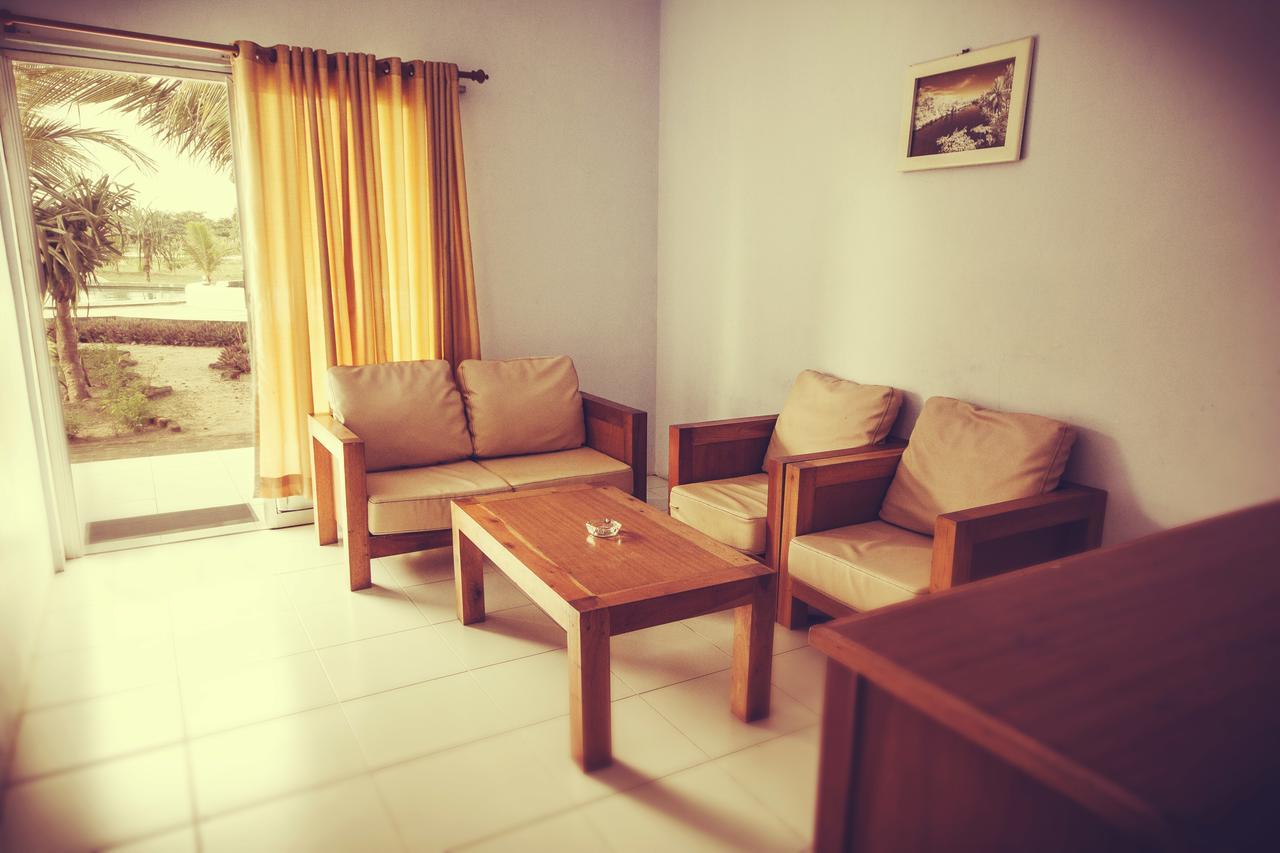 Turtle Beach Hotel Ujunggenteng Esterno foto