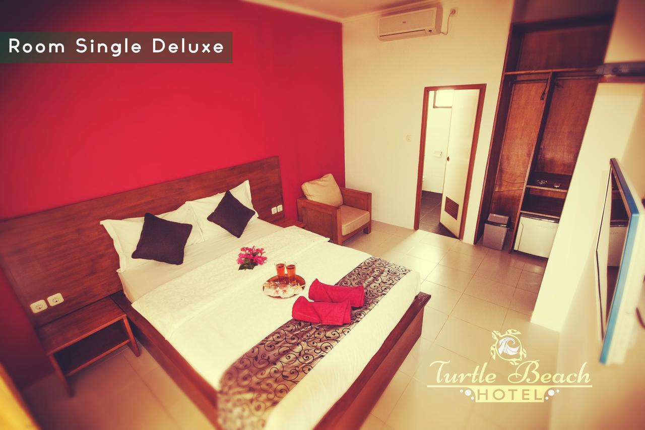 Turtle Beach Hotel Ujunggenteng Esterno foto