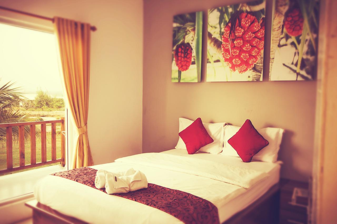 Turtle Beach Hotel Ujunggenteng Esterno foto