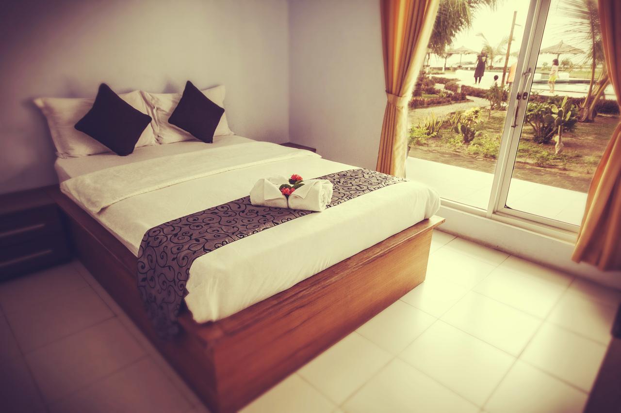 Turtle Beach Hotel Ujunggenteng Esterno foto