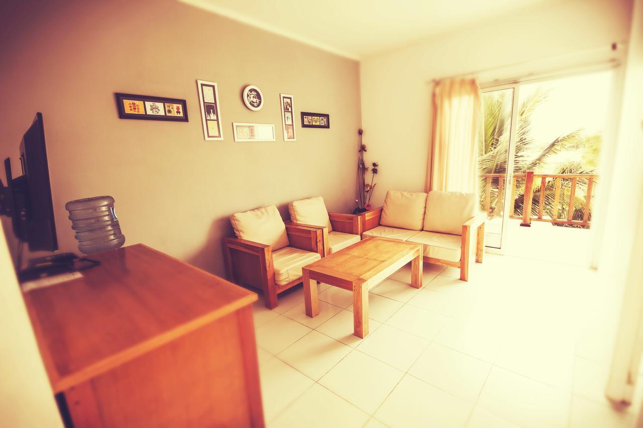 Turtle Beach Hotel Ujunggenteng Esterno foto